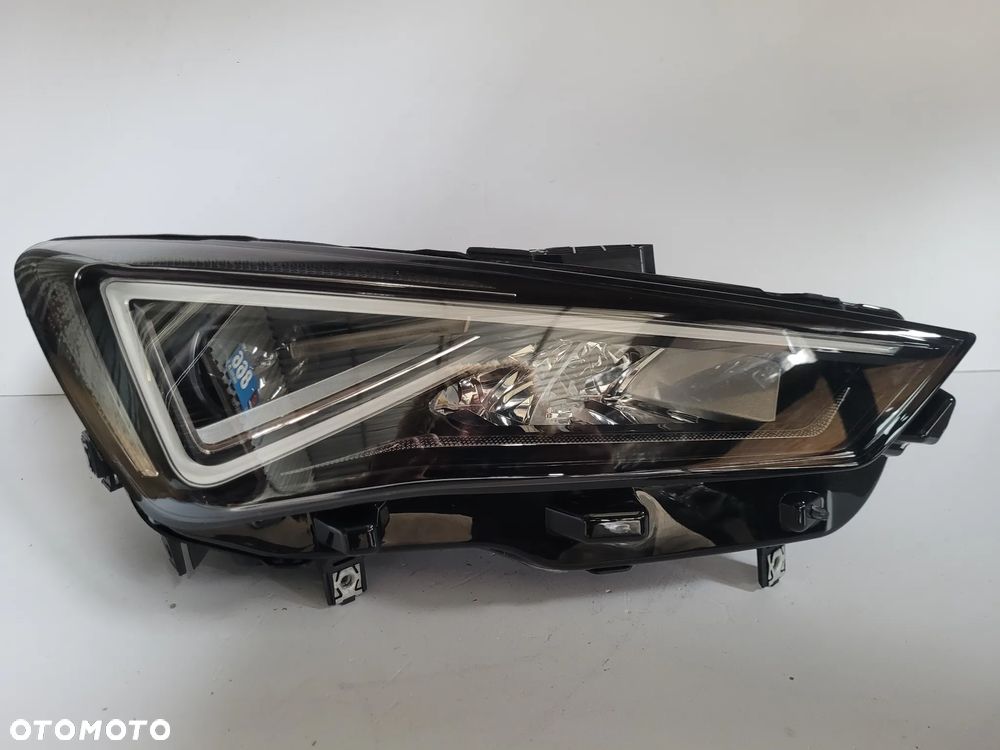 Seat Leon Cupra Formentor 5FG lampa przód prawa full led