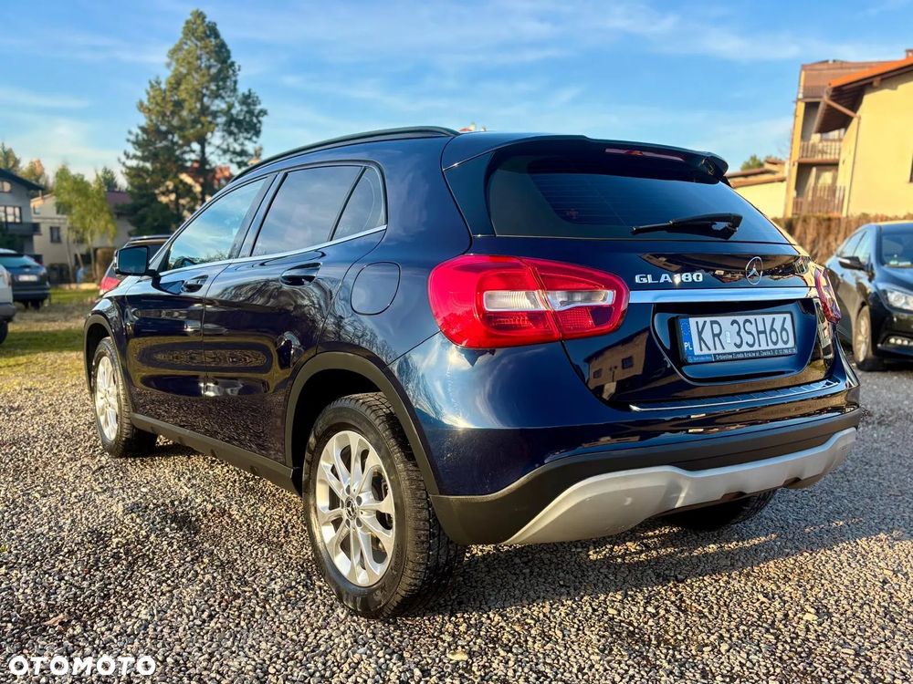 Mercedes-Benz GLA 180 7G-DCT - 9