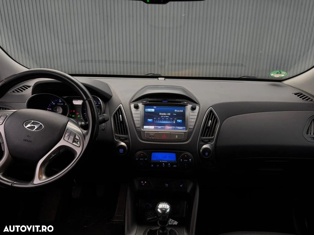 Hyundai ix35 2.0 CRDI 4WD Fifa World Cup Gold Edition - 8