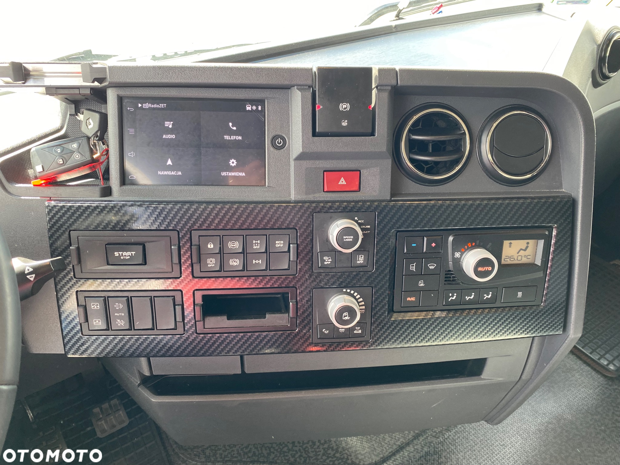 Renault THIGH520 High Sleeper Cab - 12