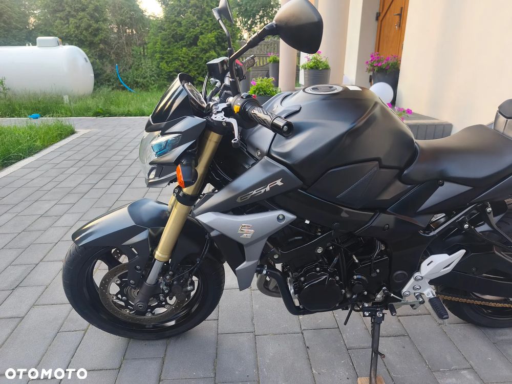 Suzuki GSR - 20
