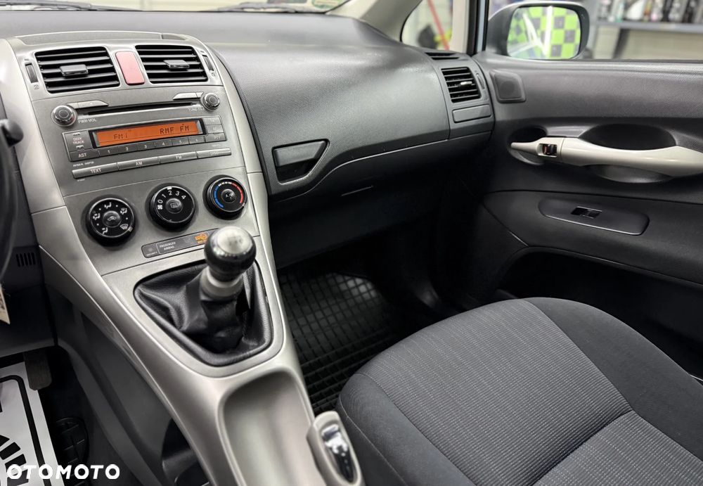 Toyota Auris 1.6 VVT-i Executive - 27