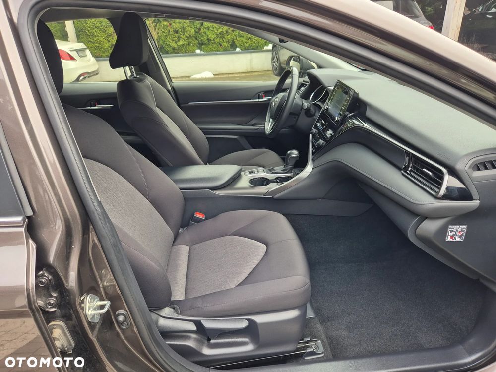 Toyota Camry 2.5 Hybrid Comfort CVT - 31