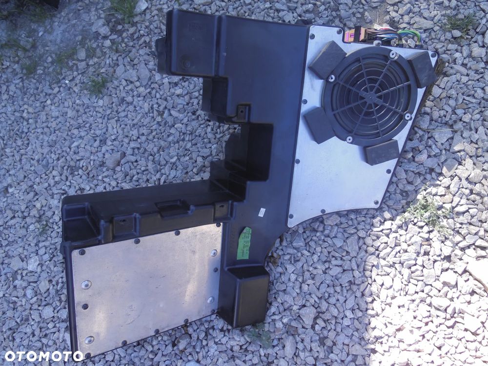 AUDI A4 B5 AVANT KOMBI SUBWOOFER GŁOŚNIK BOSE 8D9035381B - 1
