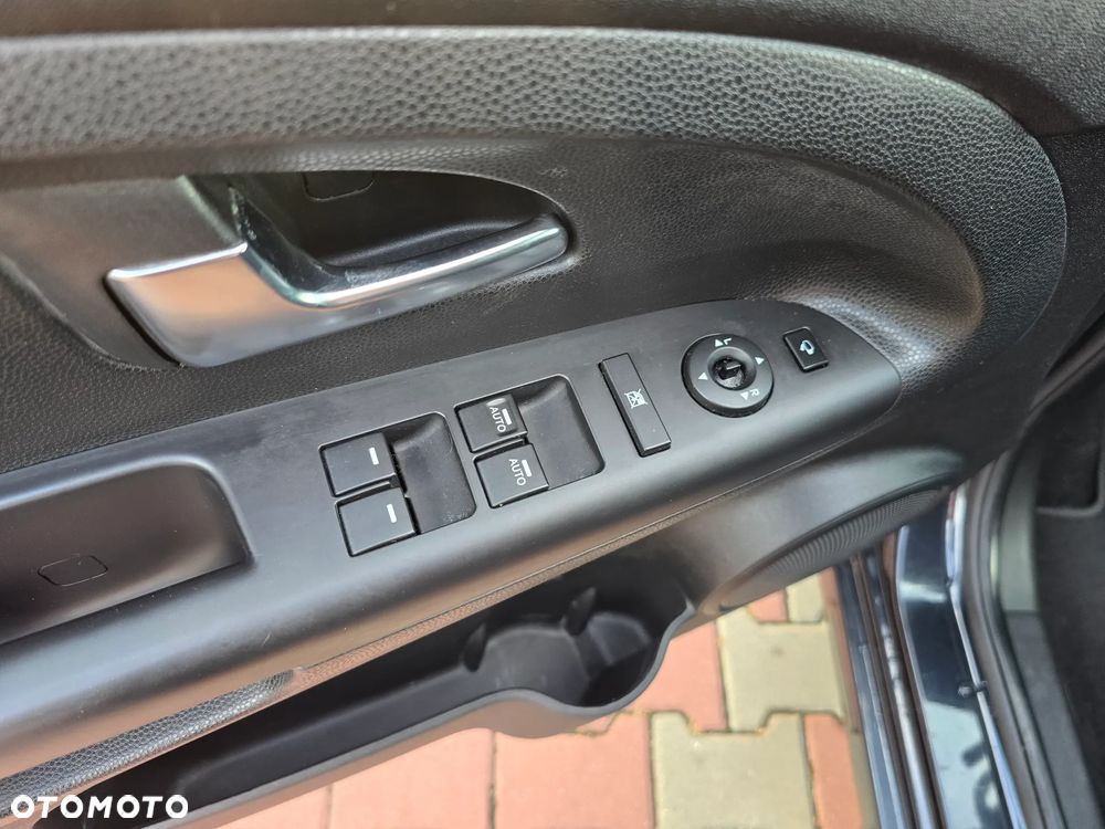 Kia Venga 1.6 CVVT Automatik UEFA EURO 2016 - 21