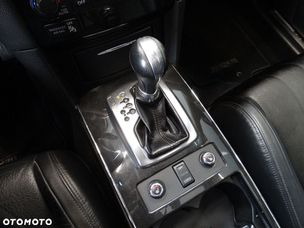 Infiniti QX70 - 24