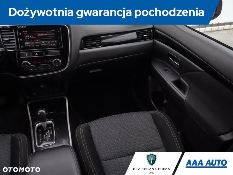 Mitsubishi Outlander - 10