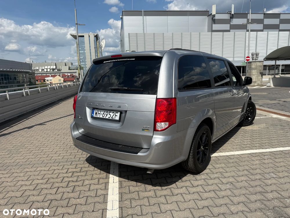 Dodge Grand Caravan - 3
