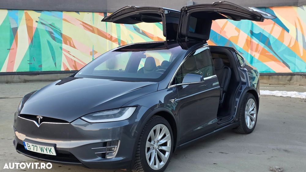 Tesla Model X - 8