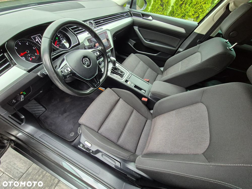 Volkswagen Passat - 15