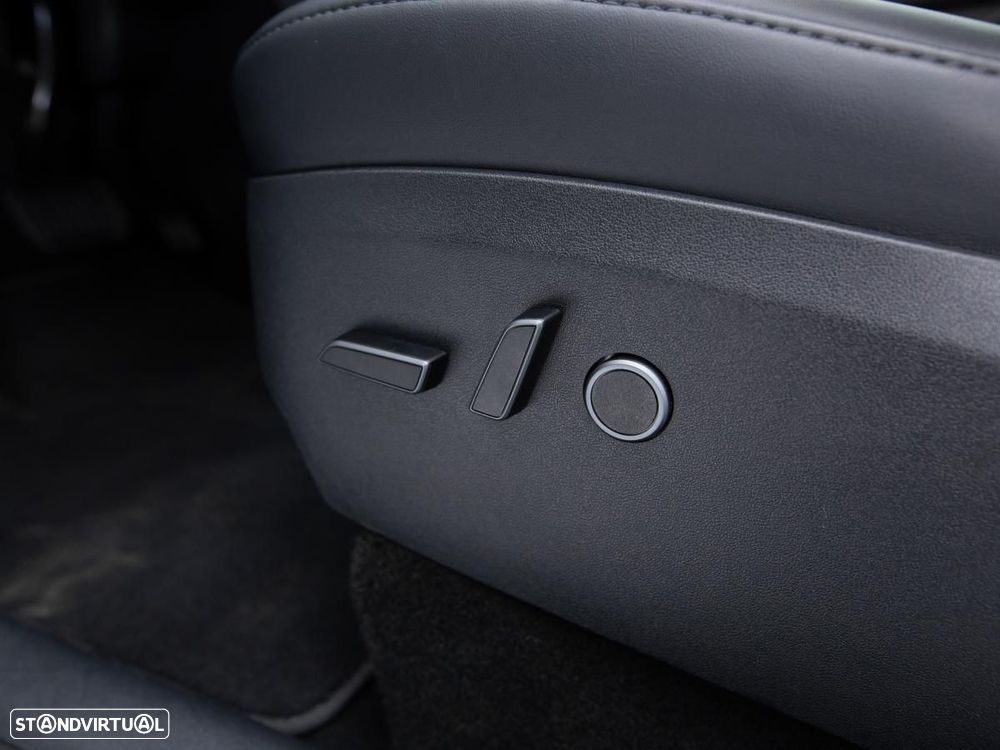 Tesla Model Y Long Range Dual Motor AWD - 17