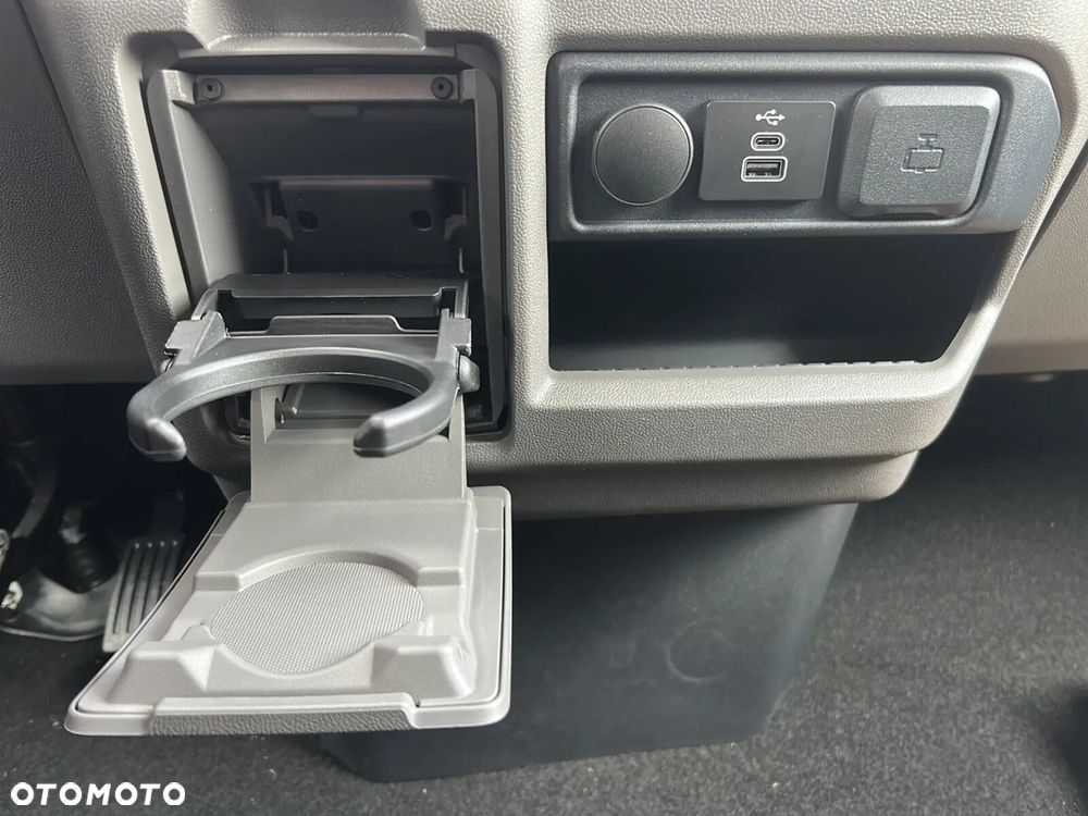 Volkswagen Caravelle - 32