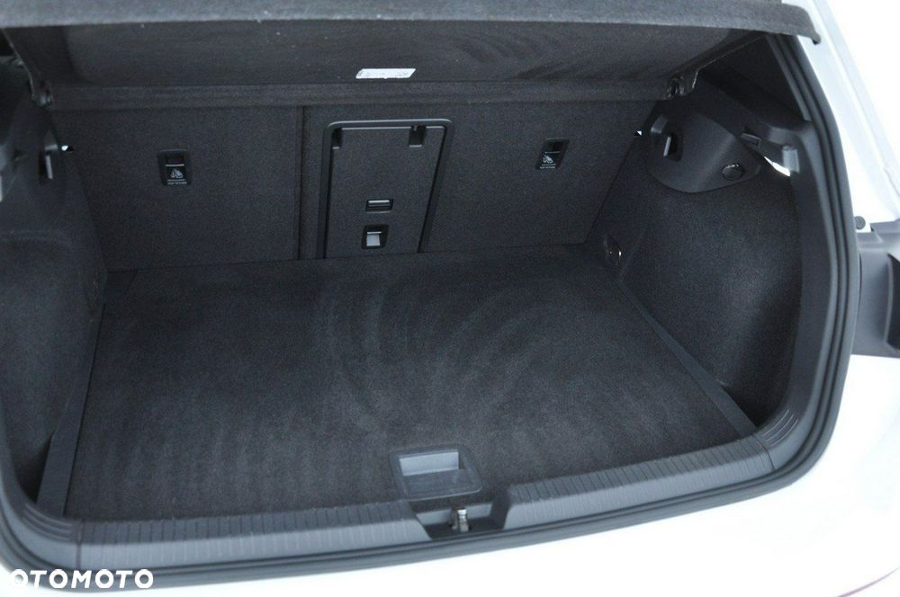 Volkswagen Golf - 31