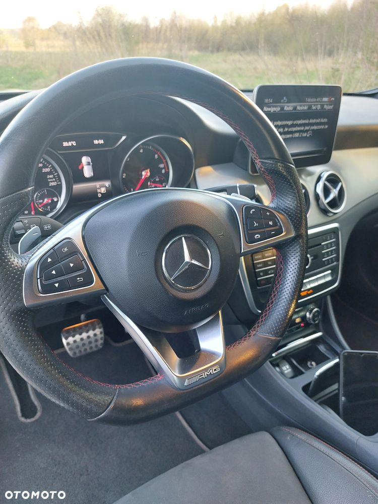 Mercedes-Benz GLA 180 d 7G-DCT AMG Line - 13
