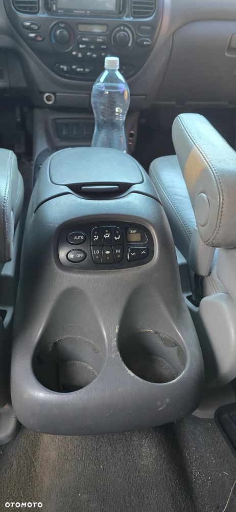 Toyota Sequoia - 16