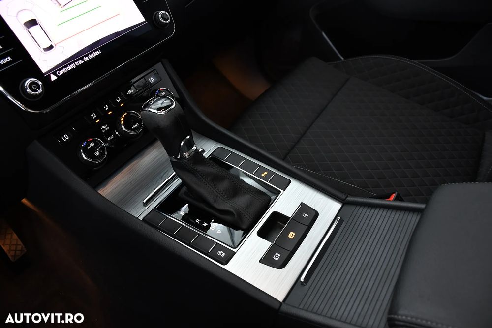 Skoda Superb 2.0 TDI DSG SportLine - 19
