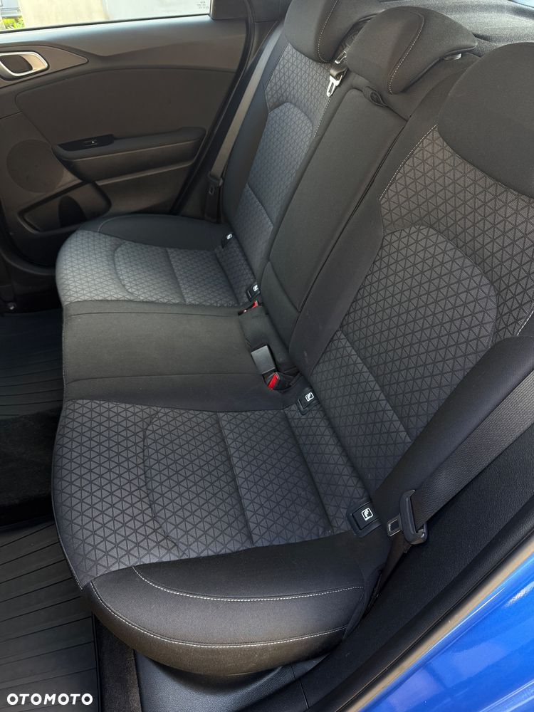 Kia Ceed 1.6 CRDi mHEV M DCT - 18