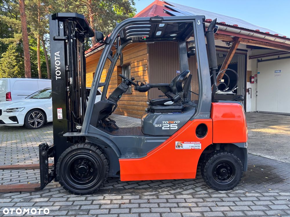 Toyota 8FGF25 diesel triplex KABINA 2022r 58500netto 4 sekcje - 4