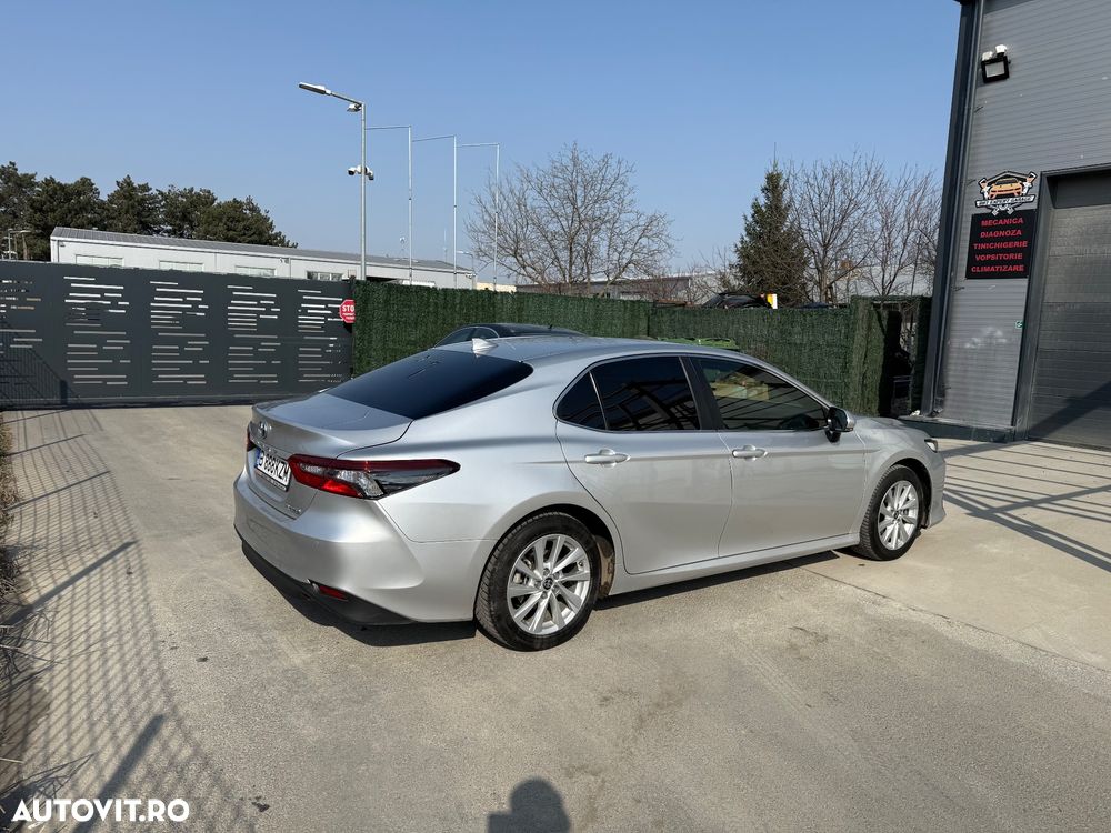 Toyota Camry 2.5 Exclusive - 6