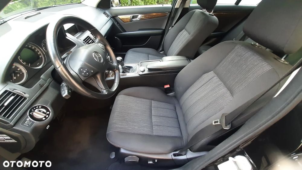 Mercedes-Benz Klasa C 180 BlueEFFICIENCY Elegance - 26