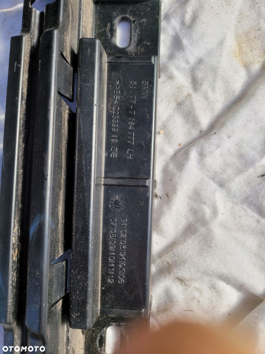 ŚLIZG PROGU LEWY BMW F10 F11 7184777 - 2