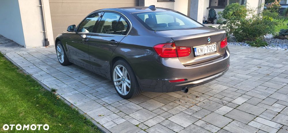 BMW Seria 3 320i Luxury Line - 6