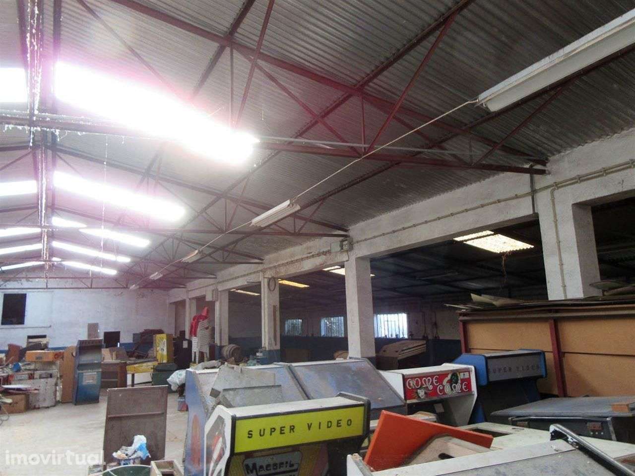 Armazém com Logradouro, no Centro da Cidade - Grande imagem: 4/8