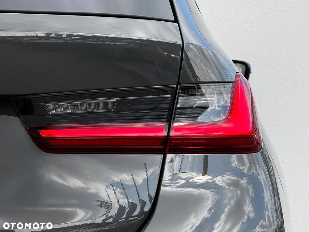 BMW Seria 3 320d Touring xDrive M Sport - 8