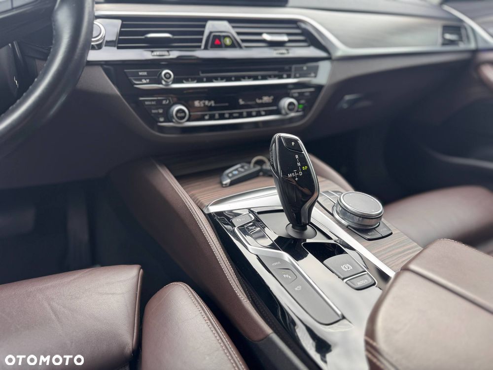 BMW Seria 5 530e iPerformance GPF Sport - 22