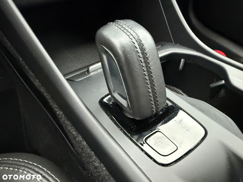 Volvo XC 40 T3 Geartronic Momentum Pro - 24