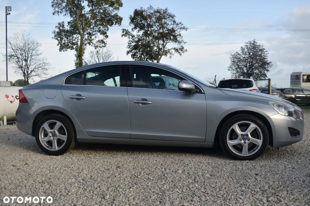Volvo S60 D3 Geartronic Momentum - 9