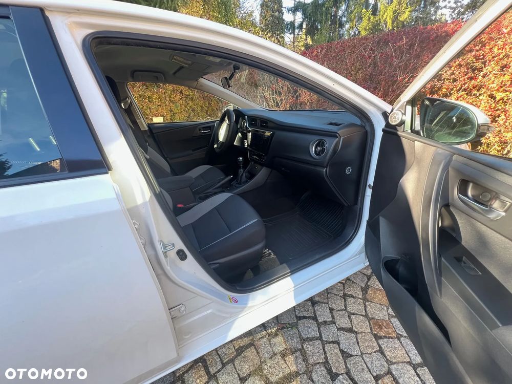 Toyota Auris 1.4 D-4D Business Edition - 12