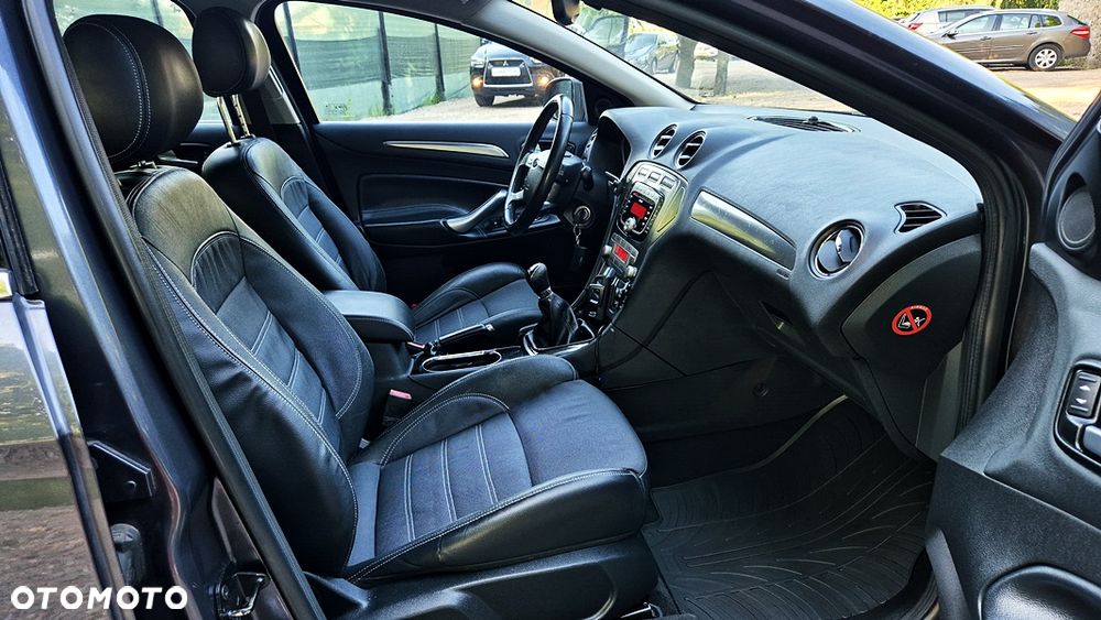 Ford Mondeo 2.0 Ghia X100 / X - 40