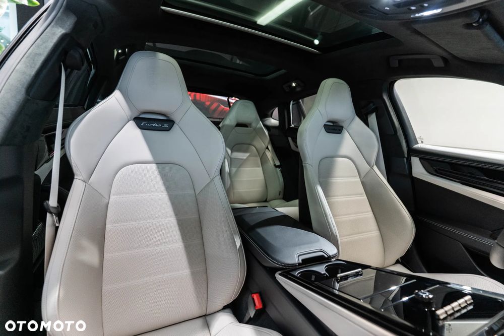 Porsche Panamera Turbo S E-Hybrid PHEV - 13