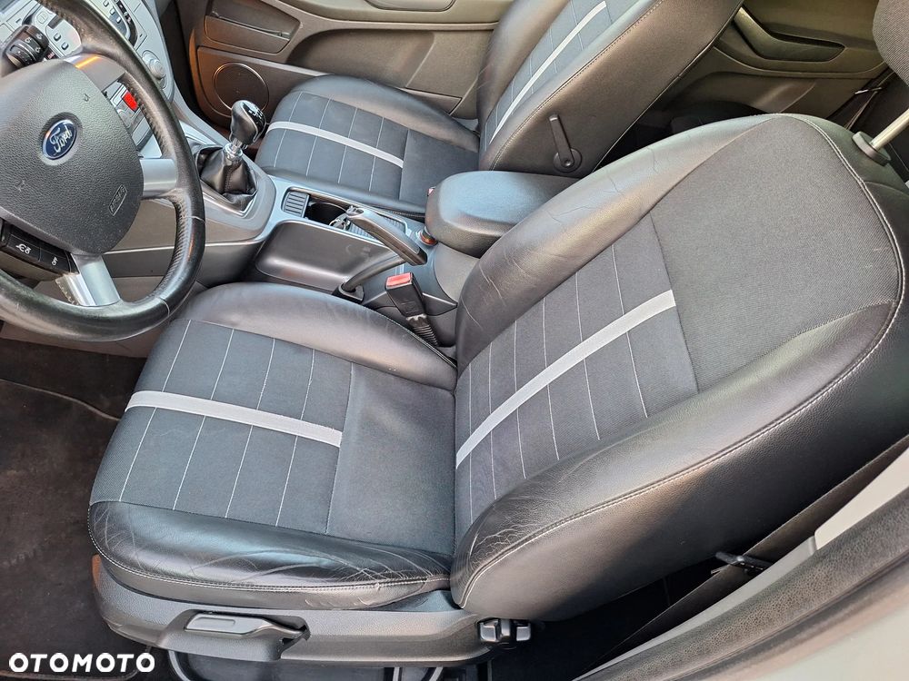 Ford Kuga 2.0 TDCi Individual - 17