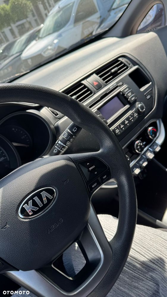 Kia Rio - 10