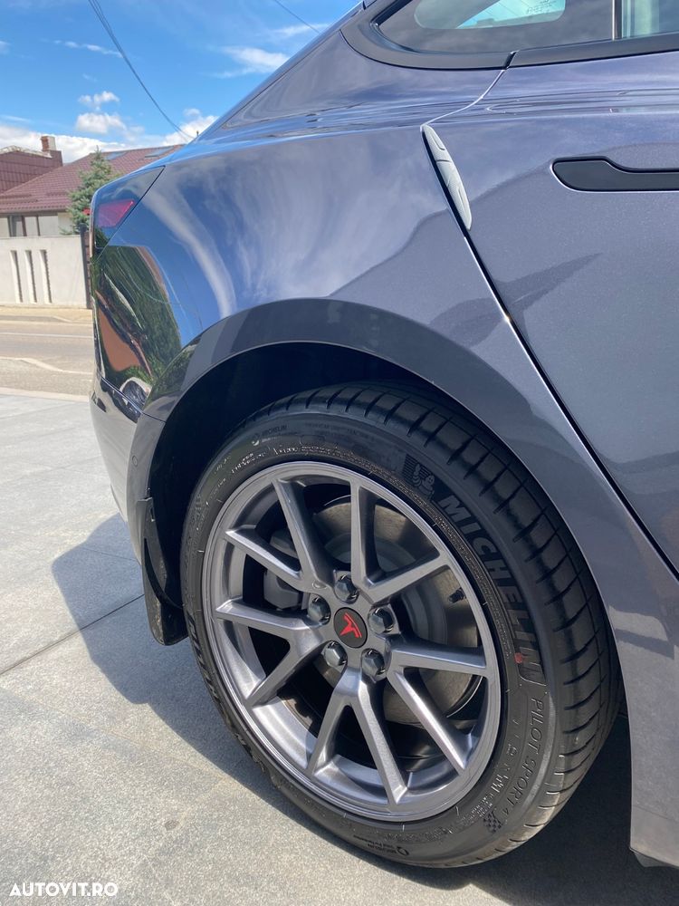 Tesla Model 3 - 11
