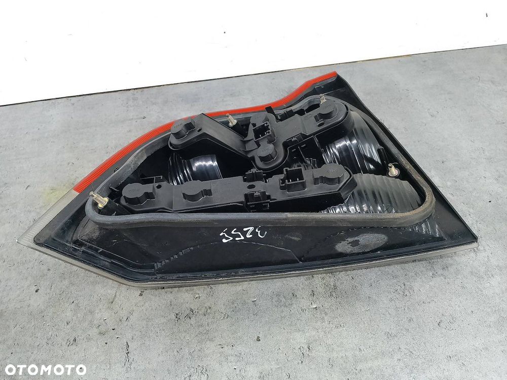 LAMPA TYLNA PRAWA VOLVO S60 ( 00-10 ) 8664080  8664082 - 2