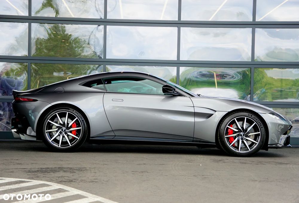 Aston Martin Vantage - 6