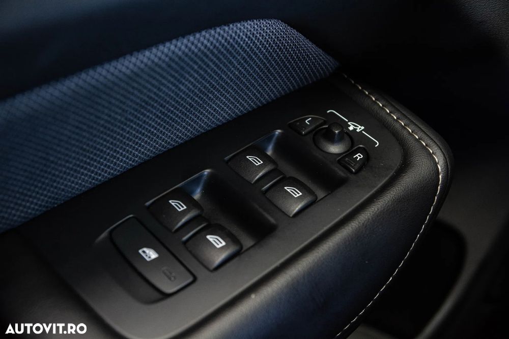 Volvo XC 60 T6 AWD AT PHEV Plus Dark - 27