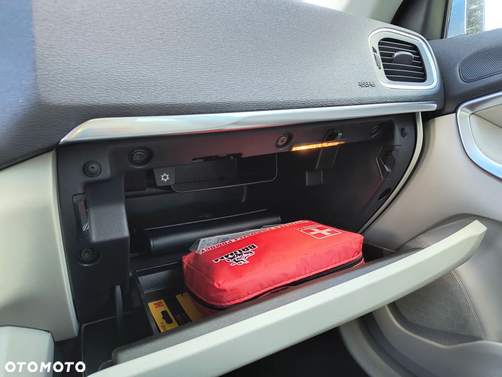 Volvo V40 D4 Momentum - 14