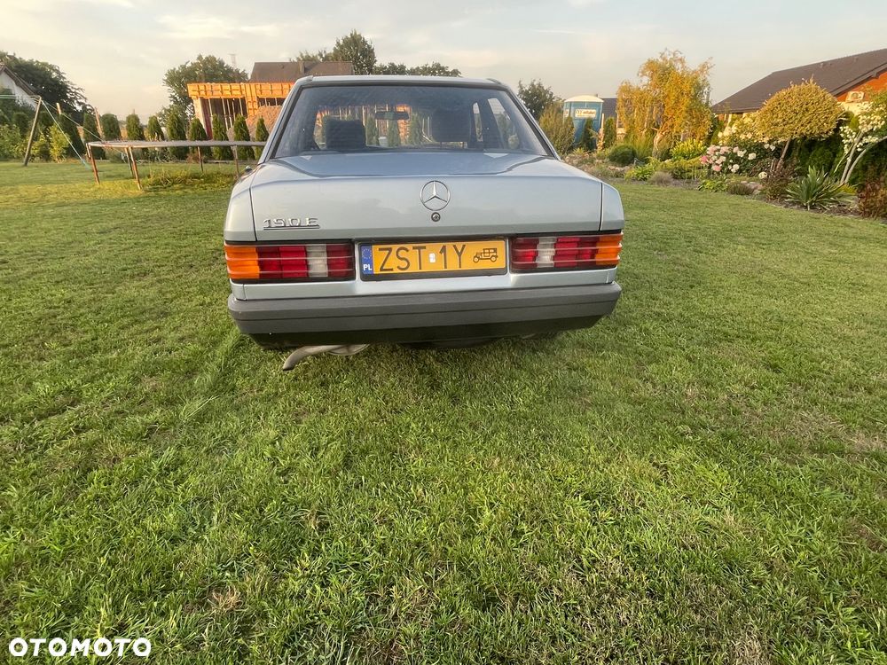Mercedes-Benz W201 1983 photo 5
