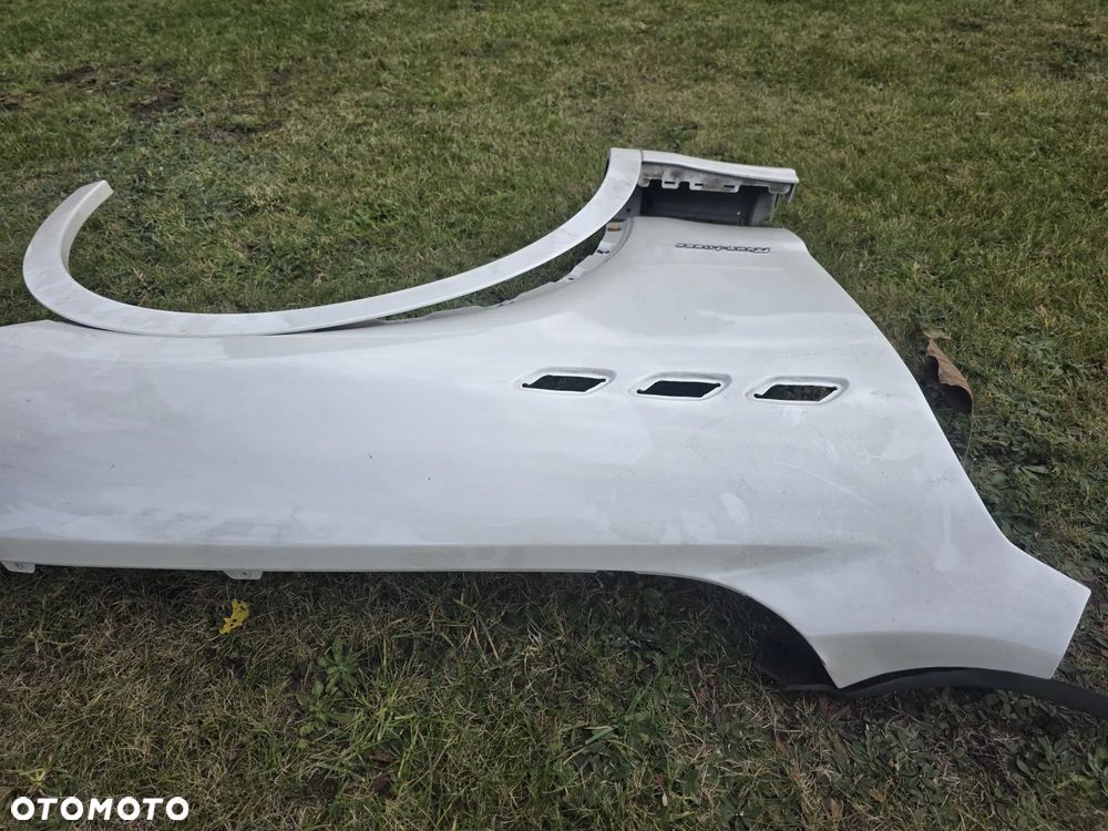 Blotnik przedni prawy Maserati LEVANTE z listwa perła - 3