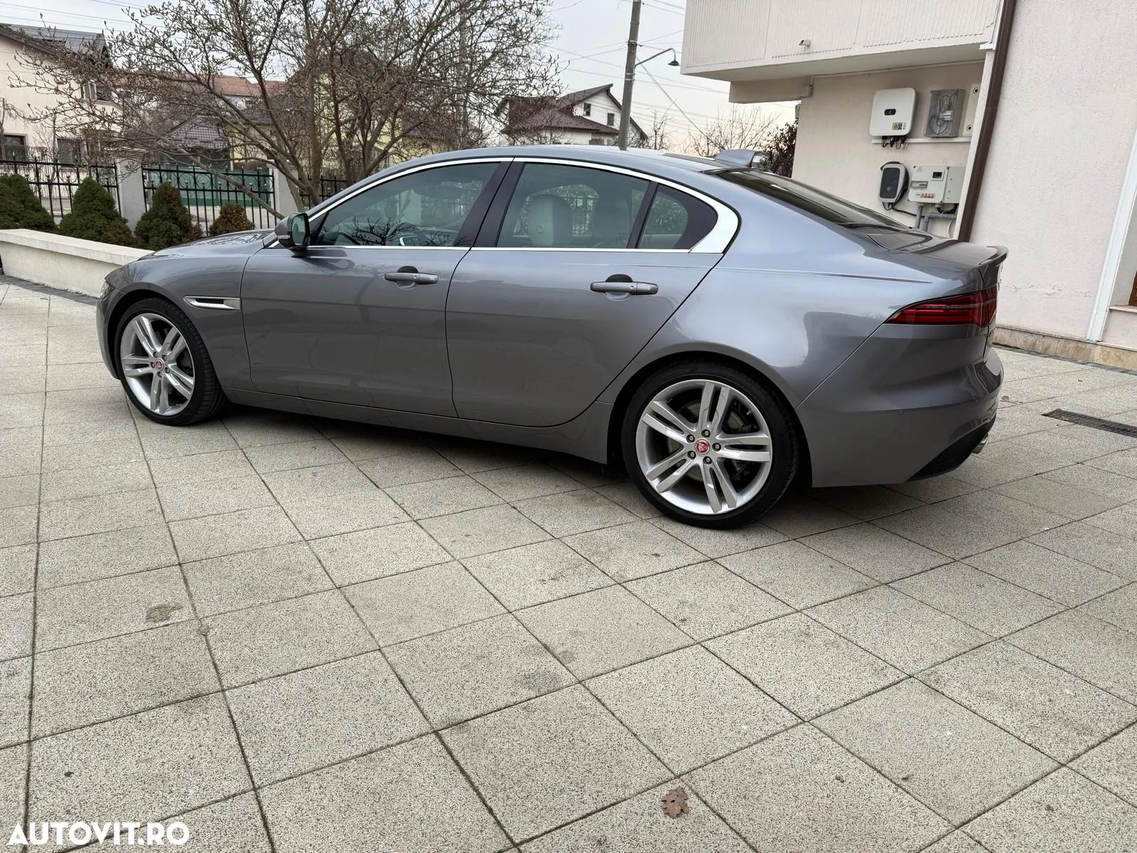 Jaguar XE - 3