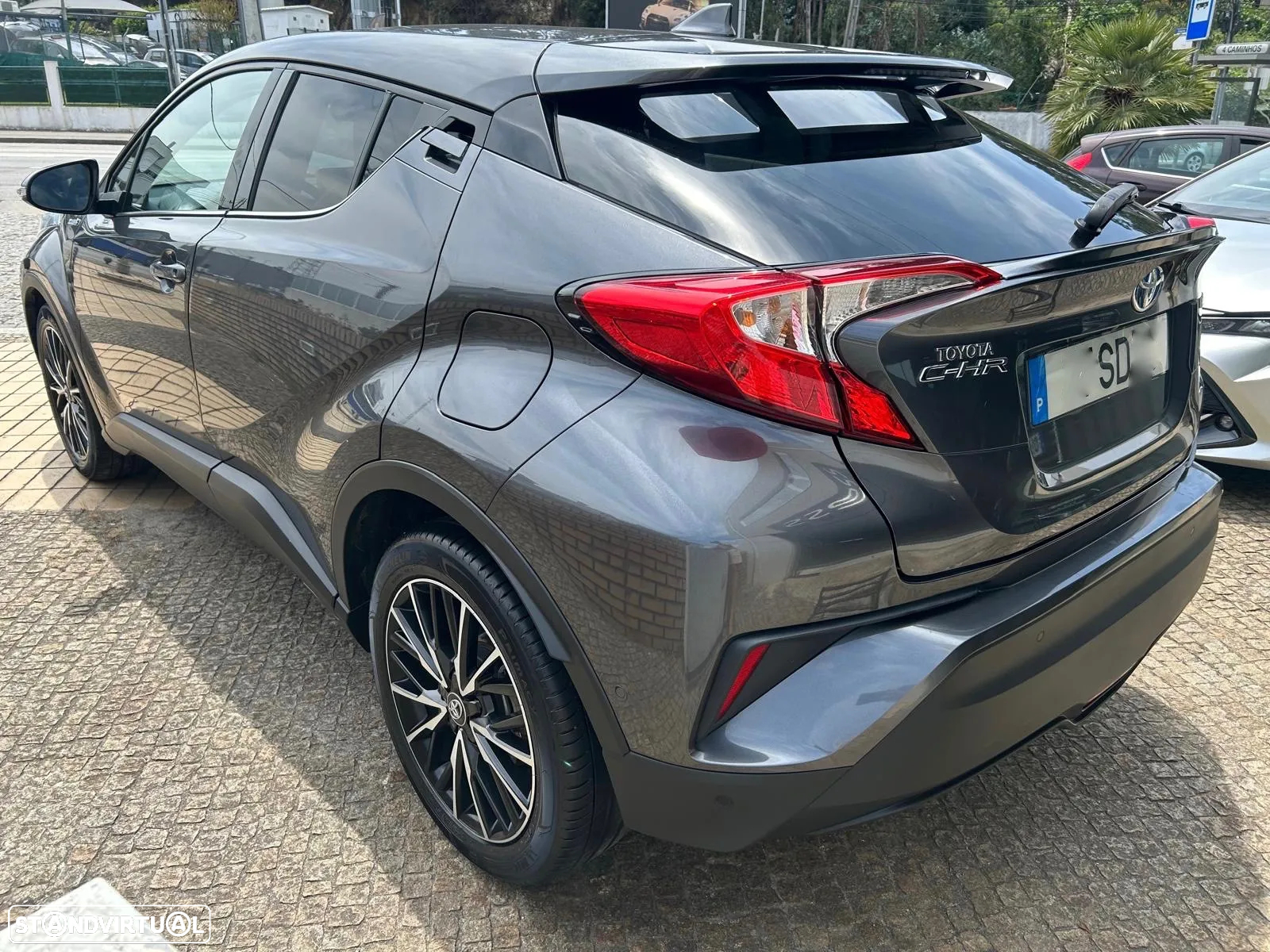 Toyota C-HR 1.8 HSD Exclusive+P.Luxury - 31