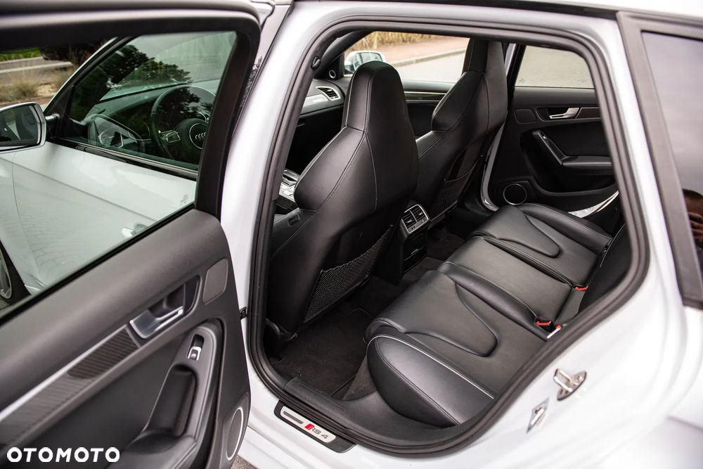 Audi RS4 Avant Avant S tronic - 18