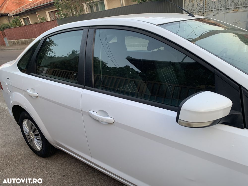 Ford Focus 1.4i Trend - 4