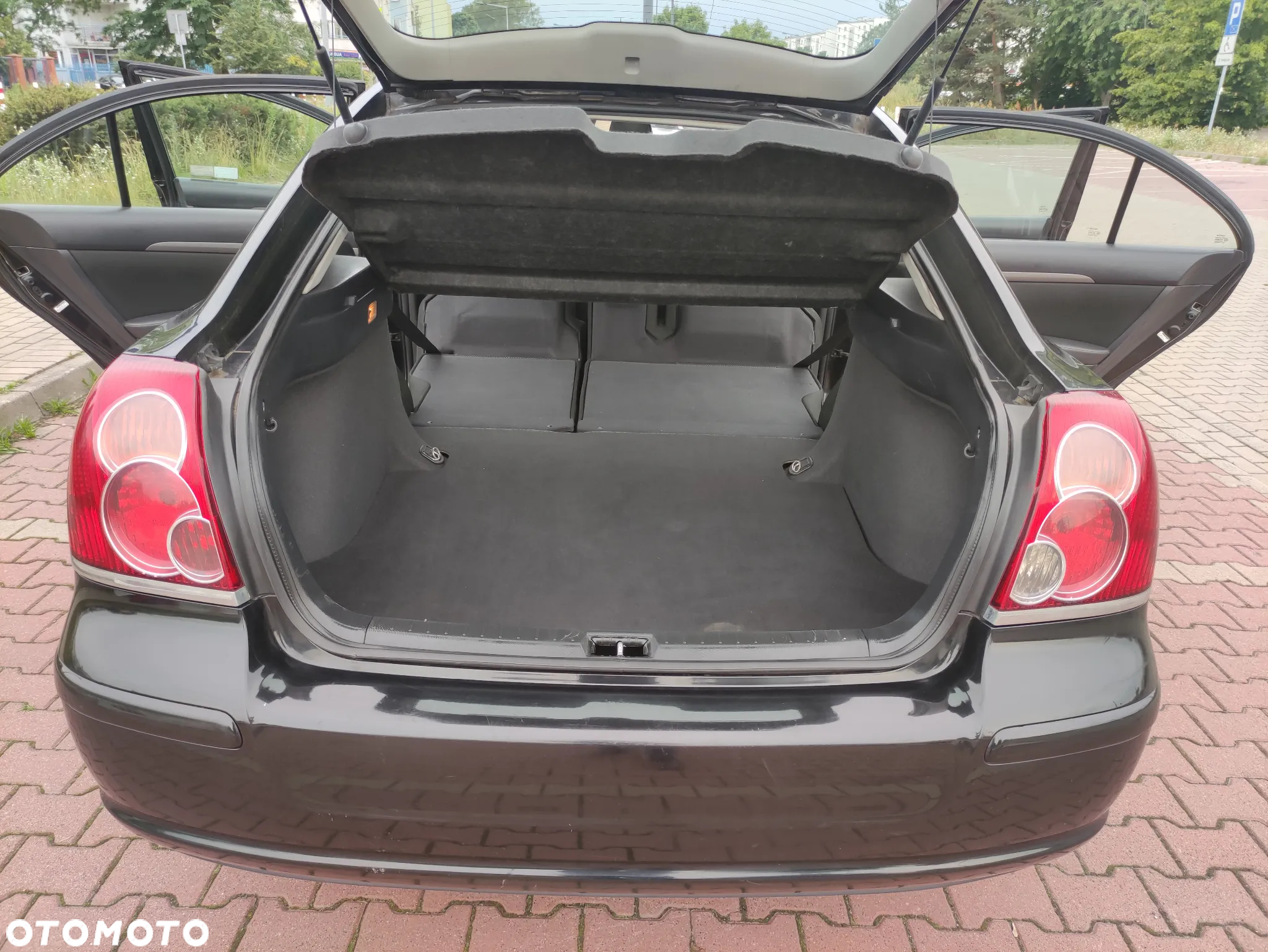 Toyota Avensis 2.0 D-4D Sol - 18