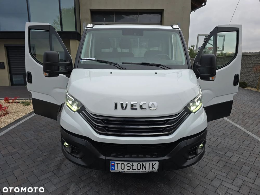 Iveco DAILY DAILY 35C18 / 50C18 HI-MATIC 9PALET 4,50cm Długi 850Kg ŁADOWNOŚĆ SALON PL 39 Tyś km STAN NOWY NOWY NOWY NA GWARANCJI TEMPOMAT FOTEL PNEŁMATYCZNY KLIMATYZACJA AUTOMATYCZNA LEDY BLOKADA MOSTU HAK FABRYCZNY - 27