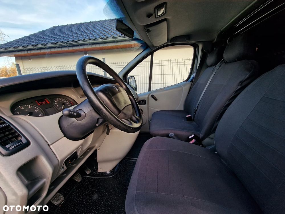 Renault Trafic Passenger - 9
